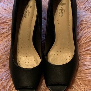 Worn once SZ 8 Clark’s open toe